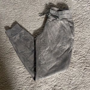 Lululemon jogger size 4